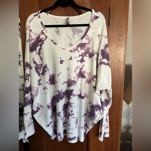 Honeyme Curvy Tops - Chic Purple Tie-Dye Women's Tunic